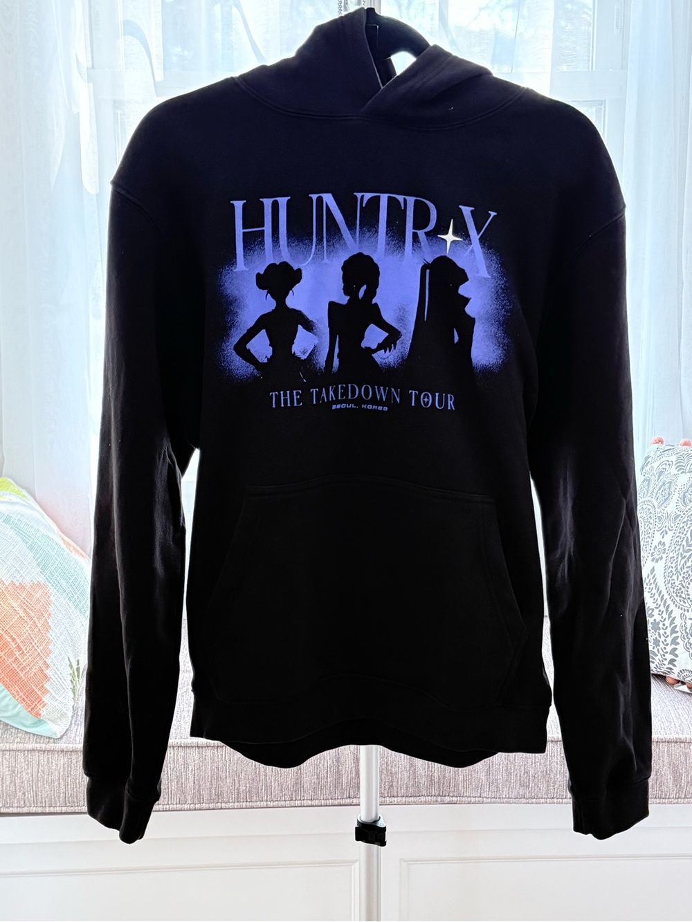 Netflix - Girls Official HuntrX Black Hoodie with Purple Graphic - Size 1